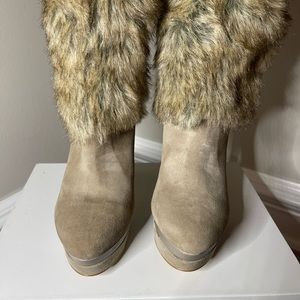 Fergie Captive knee boot 7.5